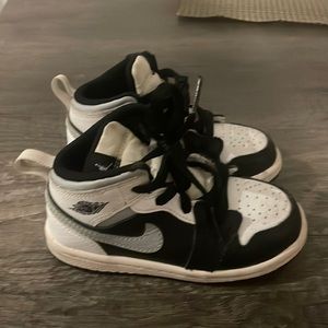 Good used condition Kids Retro Nike Jordan’s size 8t